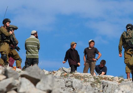 مستوطنون يعتدون على مواطن بمسافر يطا