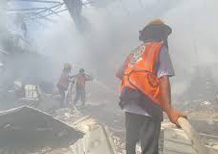 اندلاع حريق إثر قصف إسرائيلي استهدف مستودعا للأدوية بمدينة رفح