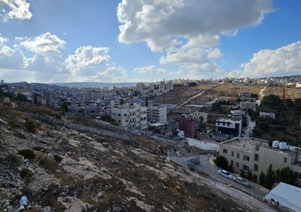 الطقس: انخفاض على درجات الحرارة وفرصة لزخات متفرقة من الأمطار