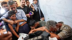 352 يوما للحرب: شهداء بالعشرات والأمطار تهاجم خيام النازحين