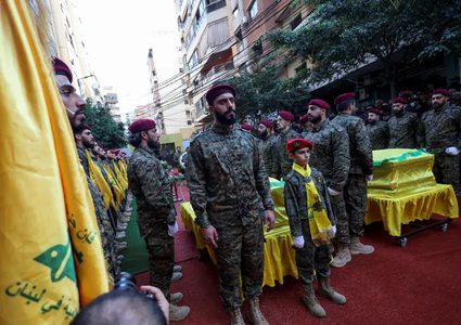 حزب الله يشيع جثمان القيادي ابراهيم عقيل