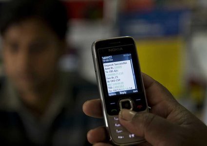 الاحتلال يبعث رسائل إلى هواتف السكان في جنوب لبنان يطالبهم بالنزوح