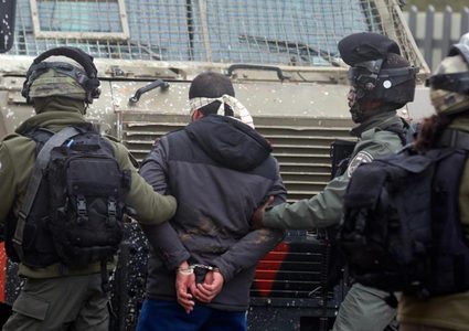 الاحتلال يعتقل شابا من مخيم الفارعة جنوب طوباس