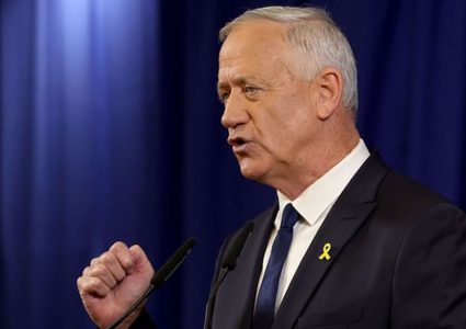 بيني غانتس يهدد بعملية برية في لبنان