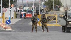 الاحتلال ينصب حواجز عسكرية ويعيق حركة المواطنين شرق قلقيلية