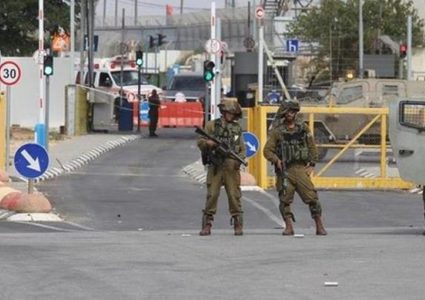 الاحتلال ينصب حواجز عسكرية ويعيق حركة المواطنين شرق قلقيلية