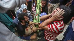 355 يوم من الحرب على قطاع غزة: شهداء بالعشرات وغارات مكثفة على النصيرات وجباليا