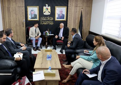 وزير الداخلية يُطلع ممثل الاتحاد الأوروبي على أوضاع جنين بعد عدوان الاحتلال