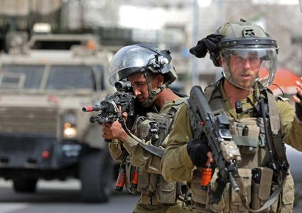 ثلاث إصابات برصاص الاحتلال خلال اقتحام بلدة دورا جنوب غرب الخليل