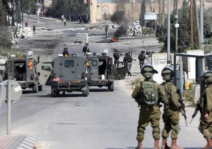 قوات الاحتلال تقتحم عشرات المنازل في دورا