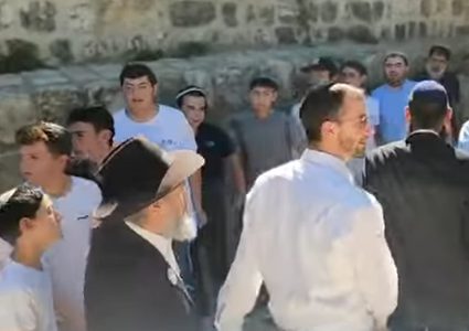 المستوطنون يحتفلون في الأقصى لاستشهاد نصر الله