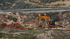 رام الله: الاحتلال يشرع بتجريف أراضٍ في سنجل تمهيدا لإقامة جدار شائك