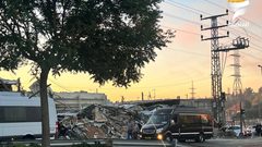 الاحتلال يهدم عددا من المحال والمنشآت التجارية في مخيم شعفاط شمال شرق القدس المحتلة.