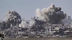 11 شهيدا في قصف للاحتلال استهدف خيمة تؤوي نازحين غرب خان يونس