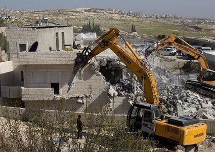 الاحتلال يهدم منزلين قيد الإنشاء بأريحا ويخطر بهدم اثنين آخرين