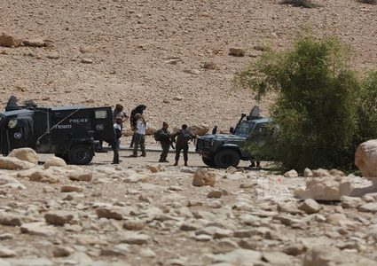 مستوطنون يحرقون بركسا للأغنام شمال غرب أريحا