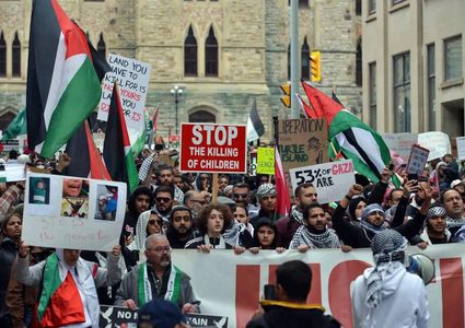 مظاهرة أمام القنصلية الإسرائيلية في شيكاغو ضد العدوان على لبنان وفلسطين