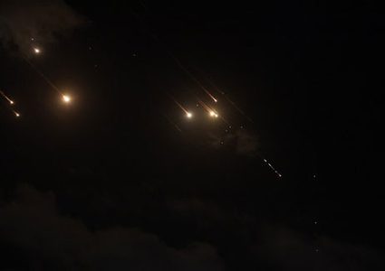 إسرائيل تلوح باستهداف منشآت إيران النفطية