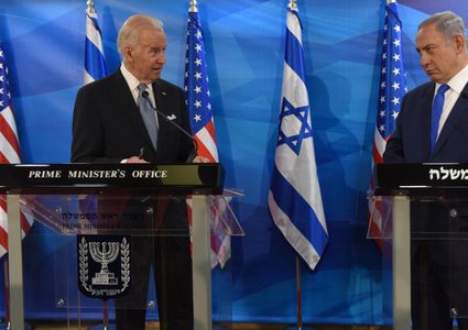 بايدن يحث إسرائيل على استبعاد المواقع النووية من أهدافها