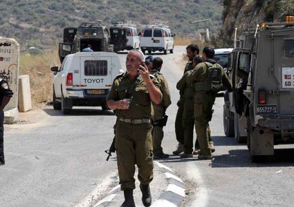 الاحتلال يفتش مركبات المواطنين عند مداخل أريحا