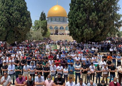 40 ألفا يؤدون صلاة الجمعة في المسجد الأقصى