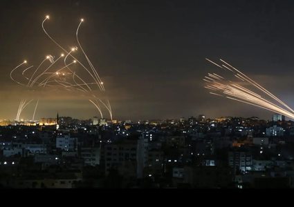 هيئة البث الإسرائيلية: الحكومة قررت شن هجوم قوي وكبير على إيران