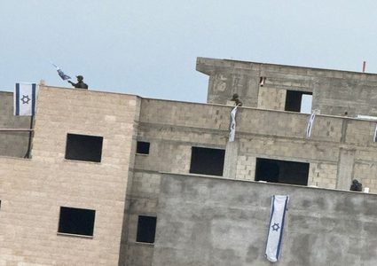 الاحتلال يقتحم عمارة سكنية بقراوة بني حسان ويحوّلها لثكنة عسكرية