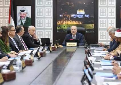 رئيس الوزراء يعلن تشكيل الفريق الوطني لإعادة اعمار قطاع غزة