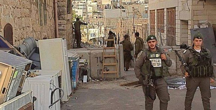 الاحتلال يشدد حصاره على تل الرميدة بالخليل ومستوطنون ينظمون مسيرة استفزازية