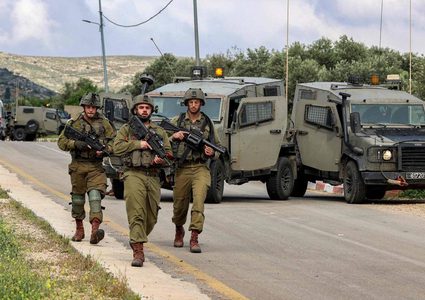 قوات الاحتلال تقتحم بلدة بيت أمر شمال الخليل وتشن حملة دهم وتفتيش