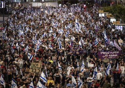 إسرائيل.. محتجون يغلقون طريق مكتب نتنياهو للمطالبة بتبادل أسرى