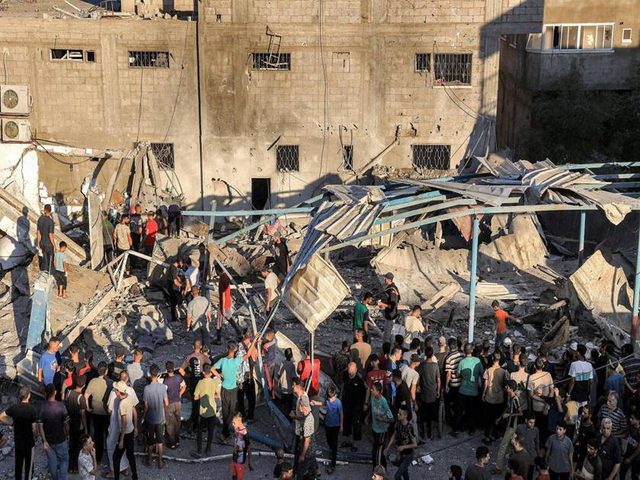 مجزرة في دير البلح وتجدد القصف في كافة مناطق قطاع غزة