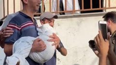 5 شهداء من عائلة واحدة بينهم طفلة رضيعة في قصف الاحتلال لخان يونس