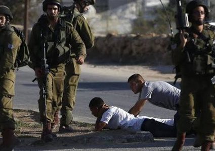 الاحتلال يعتقل شابين من قلقيلية