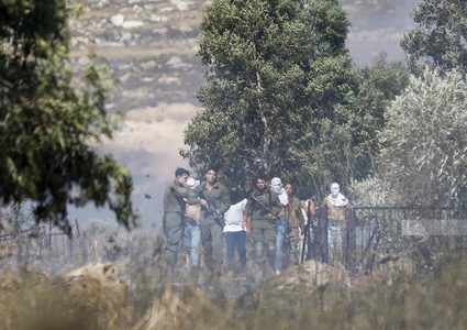 إصابة شاب برصاص مستوطن في برقا شرق رام الله