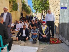 الاحتلال يمنع المواطنين من أداء وإقامة صلاة الجمعة في الحرم الإبراهيمي الشريف