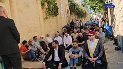 الاحتلال يمنع المواطنين من أداء وإقامة صلاة الجمعة في الحرم الإبراهيمي الشريف