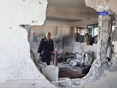 آثار الدمار جراء قصف الاحتـ..ـلال لمدرسة المفتي التي تؤوي نازحين في مخيم النصيرات وسط قطاع غزة
