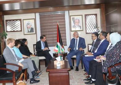 الحايك يتفقد التجمع البدوي لعرب الجهالين ويبحث تطوير القطاع السياحي في أريحا