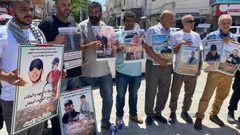 معتصمون في طولكرم يطالبون بوقف قمع المعتقلين والإفراج عنهم