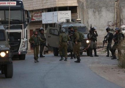 الاحتلال يعتقل شابا من مخيم عسكر