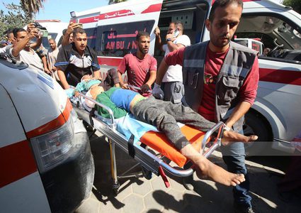 نقل عدد من الإصابات من بينها أطفال إلى مستشفى شهداء الأقصى بدير البلح