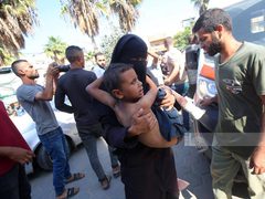 نقل عدد من الإصابات من بينها أطفال إلى مستشفى شهداء الأقصى بدير البلح