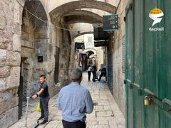 الاحتلال يفرغ البلدة القديمة بالقدس المحتلة تزامناً مع اقتحام المستوطنين للمسجد الأقصى المبارك في أول أيام "عيد العرش العبري"