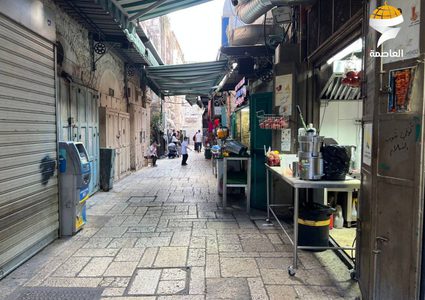 الاحتلال يفرغ البلدة القديمة بالقدس المحتلة تزامناً مع اقتحام المستوطنين للمسجد الأقصى المبارك في أول أيام "عيد العرش العبري"
