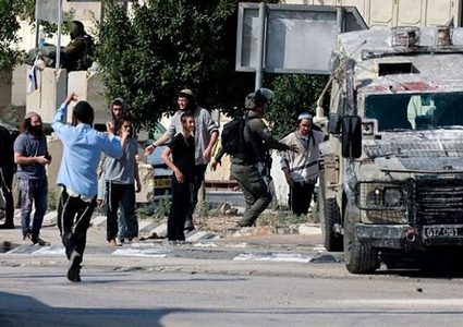 مستوطنون يهاجمون مركبات المواطنين في قرية يتما جنوب نابلس