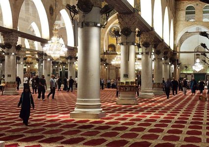 40 ألفا يؤدون صلاة الجمعة في المسجد الأقصى