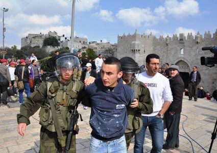 قوات الاحتلال تعتقل ٤ من قرية النبي موسى