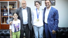 الفريق الرجوب يستقبل البطلة مريم بشارات المتوجة بذهبية بطولة العالم للكاراتيه