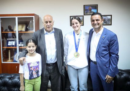 الفريق الرجوب يستقبل البطلة مريم بشارات المتوجة بذهبية بطولة العالم للكاراتيه